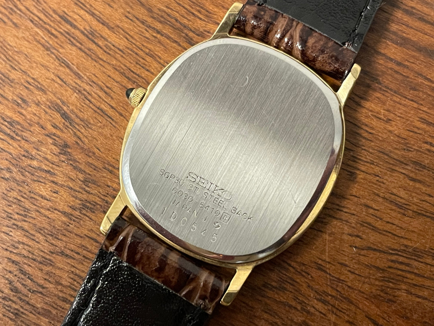 (1981) Seiko 6030-5410 Dolce "Ellipse" - gold plated case w/ etched bezel - gold textured dial w/ gold markers