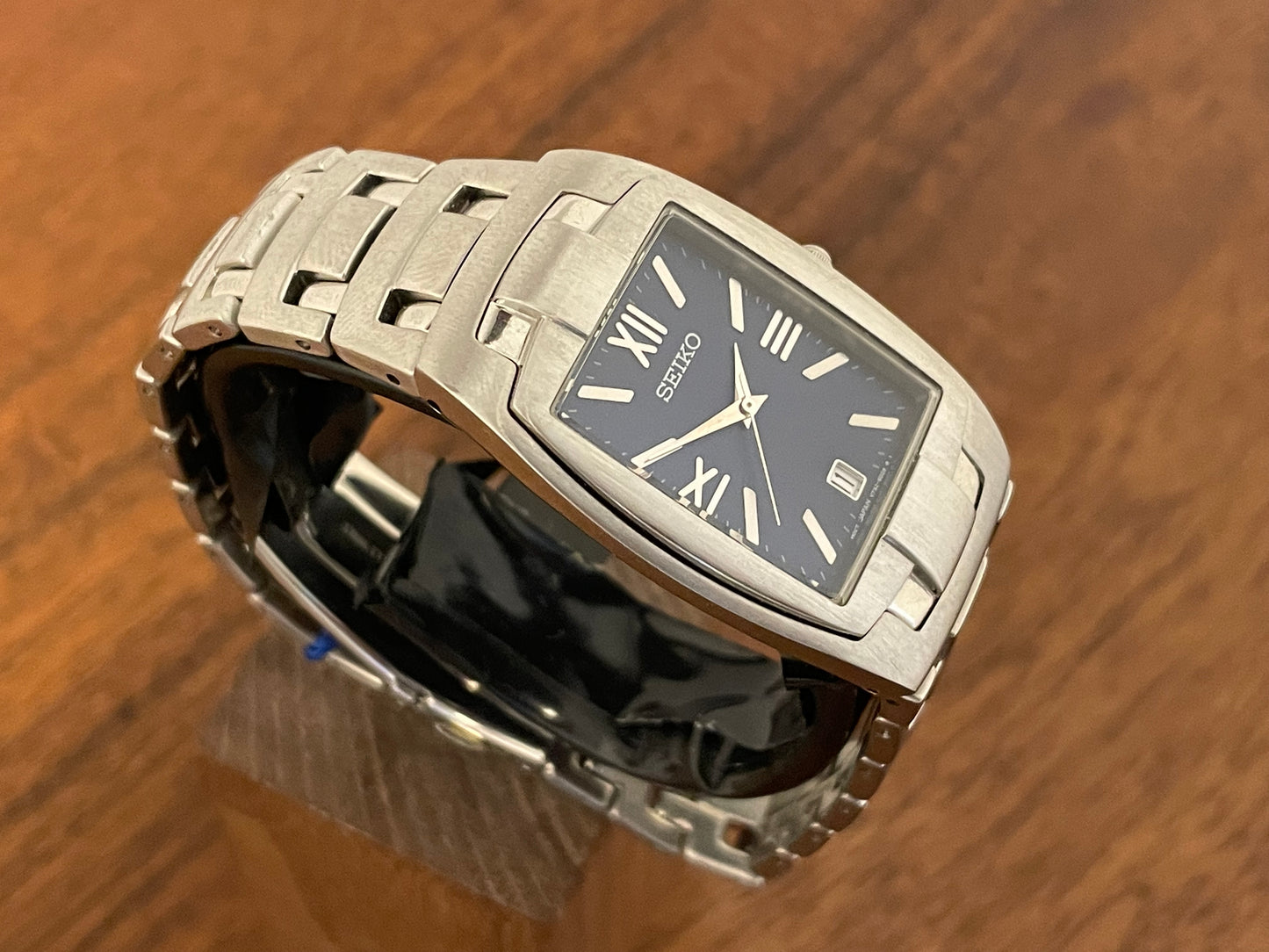 (1999) Seiko V732-5B70 "Tank" - integrated bracelet - blue sunburst dial w/ Roman numerals (NOS)