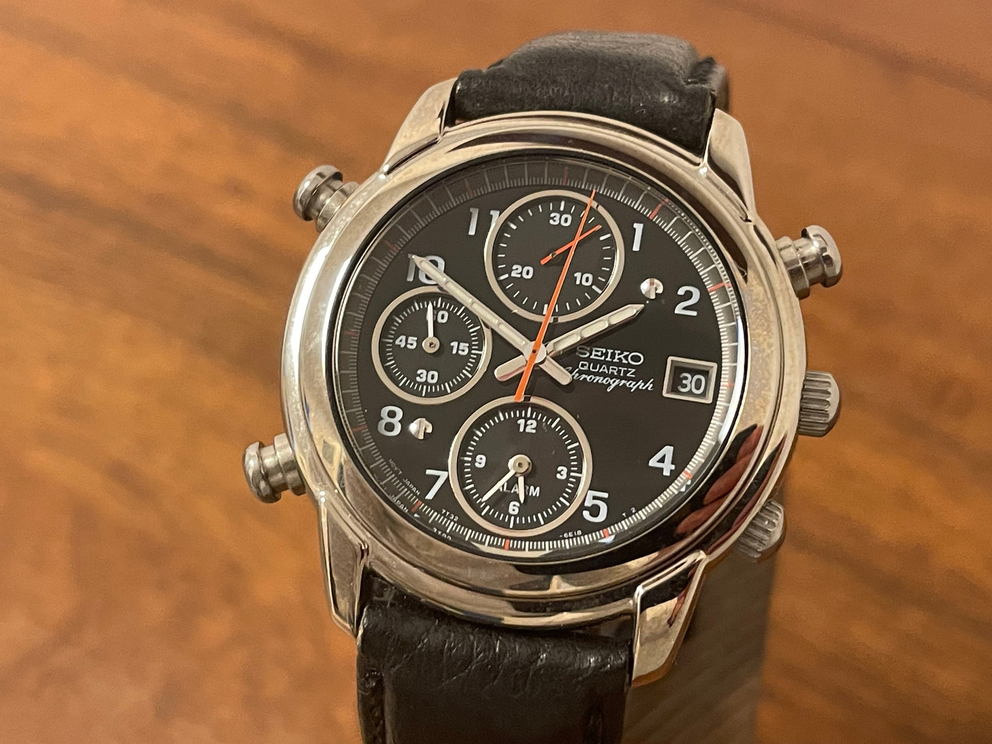 (1992) Seiko 7T32-6D4A Quartz big pusher chronograph - silver case - black dial w/ white Arabic numerals (NOS)
