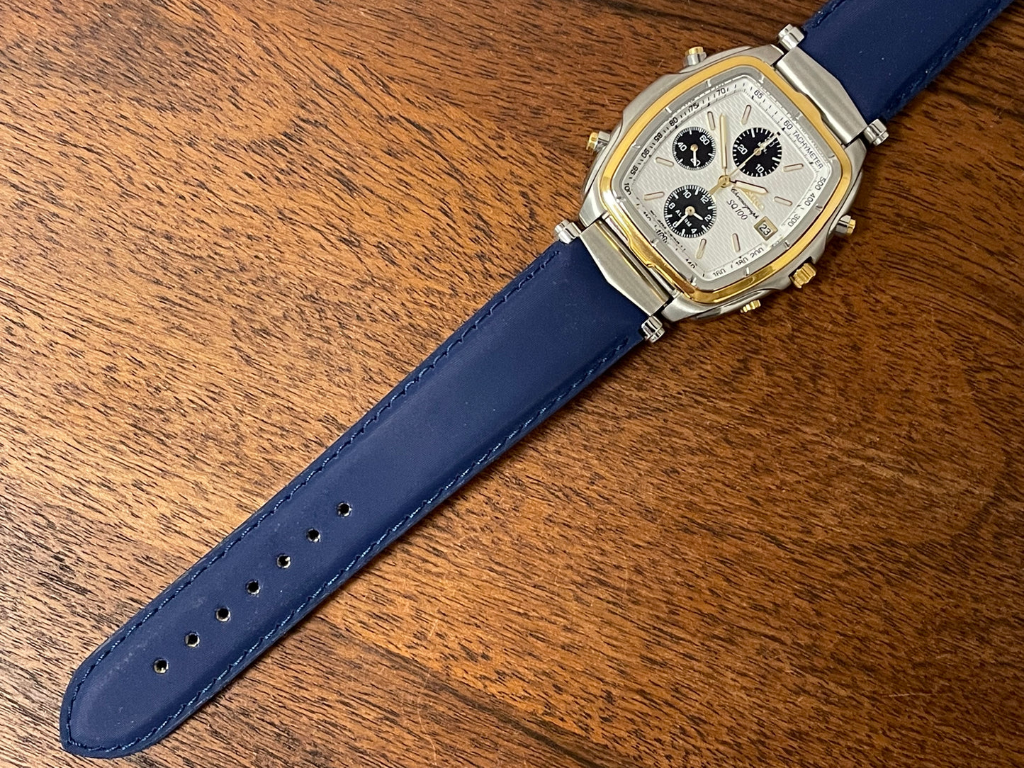 (1996) Seiko 7T32-5A10 chronograph SQ100 - bi-color square case - silver wave pattern dial (NOS)