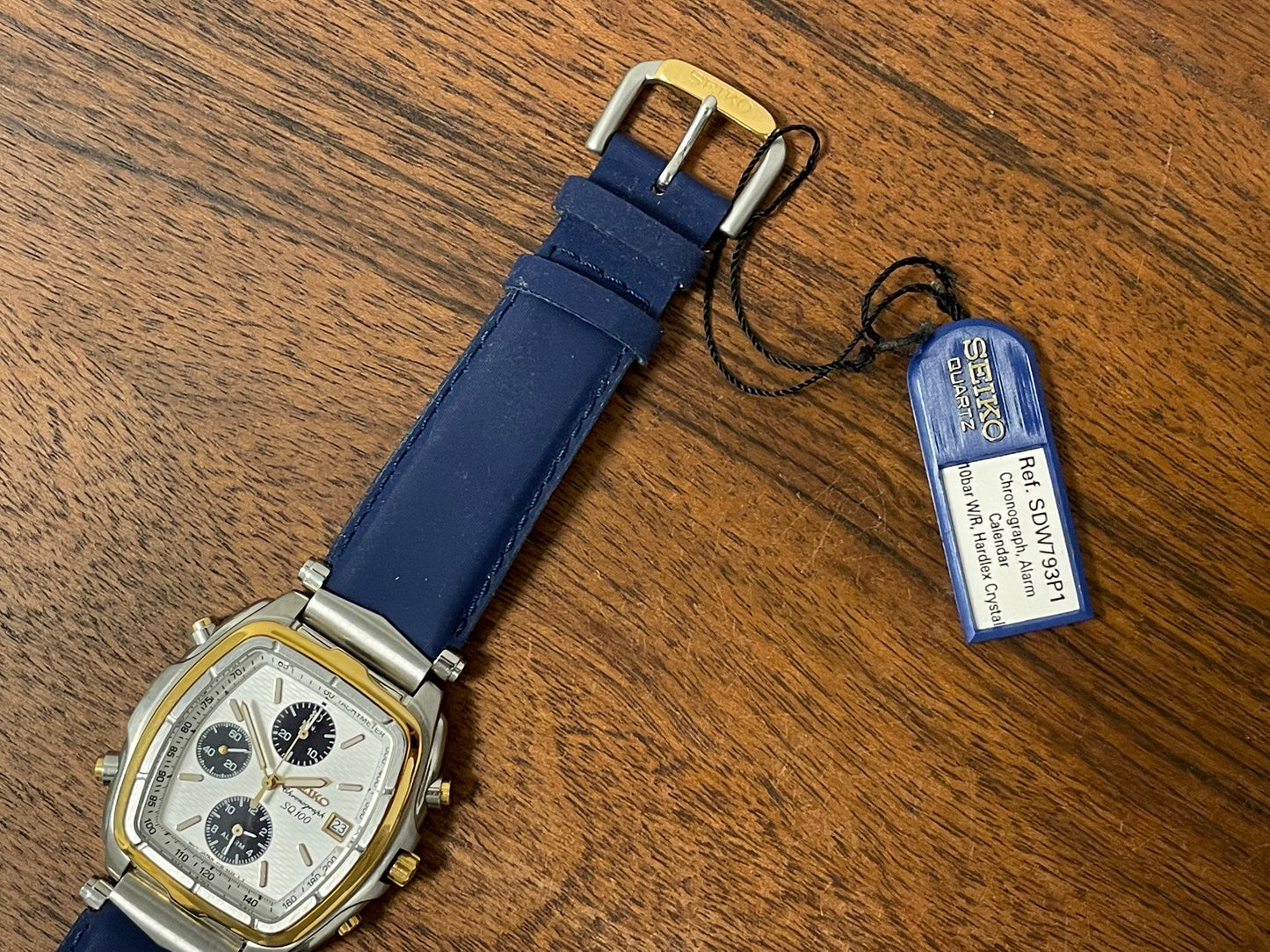 (1996) Seiko 7T32-5A10 chronograph SQ100 - bi-color square case - silver wave pattern dial (NOS)