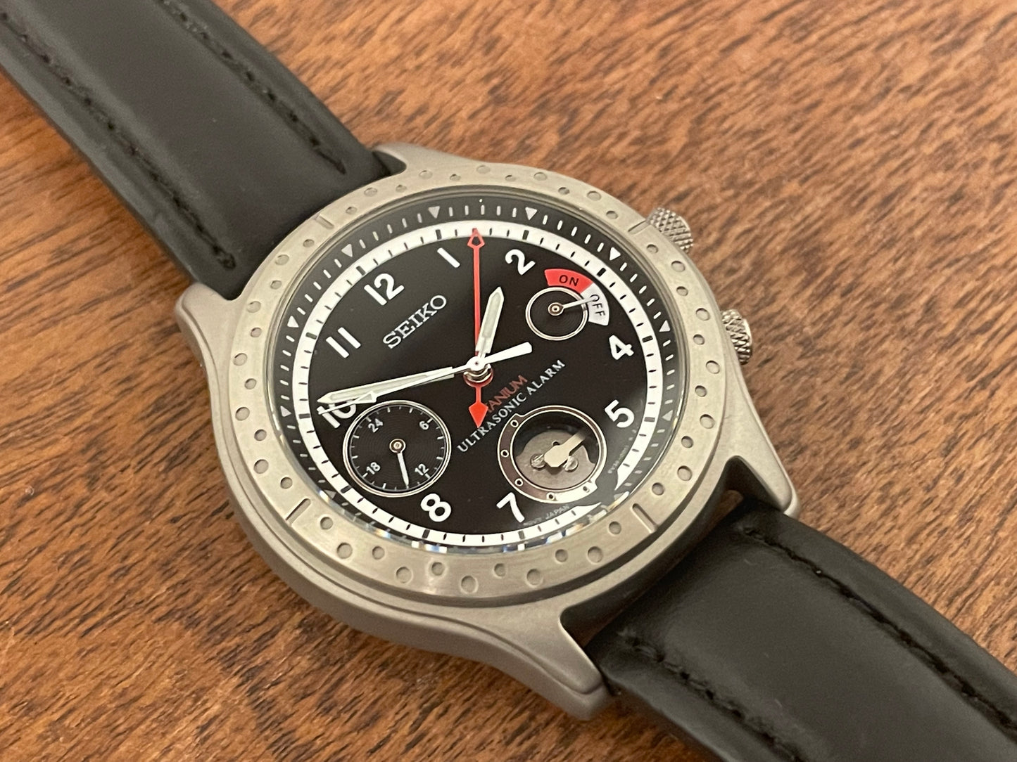 (1997) Seiko 8V36-0010 Titanium Ultrasonic Alarm - black dial (NOS)
