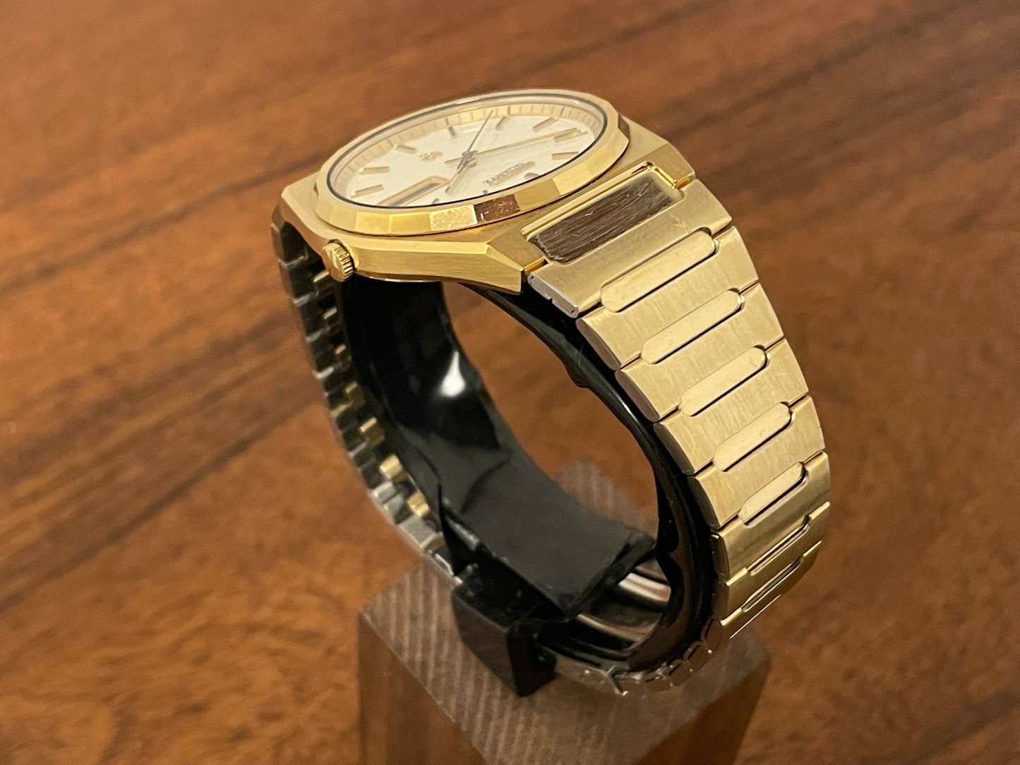 (1988) Seiko 7123-9000 SQ gold colored case with integrated bracelet (serviced)