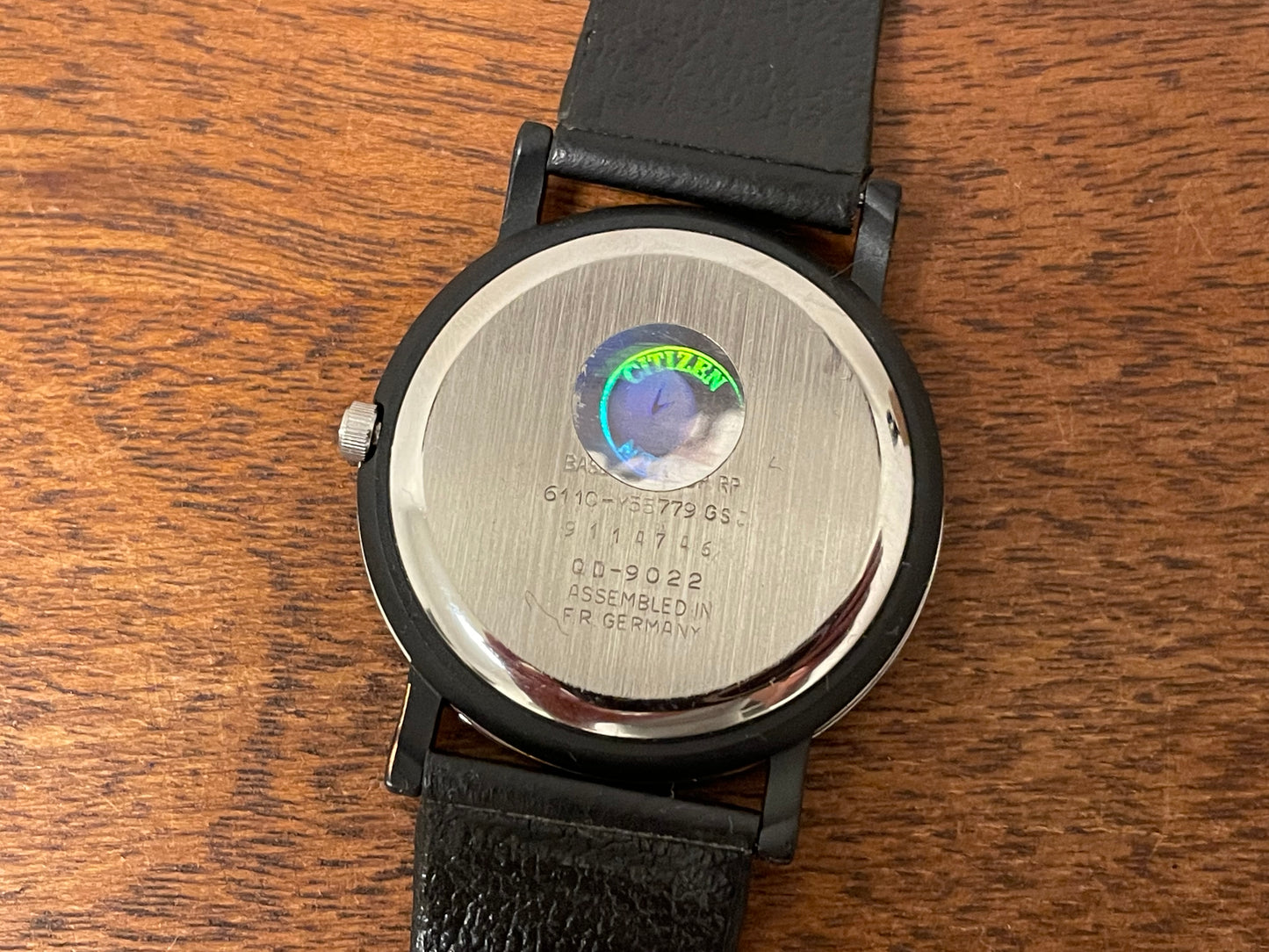 (1989) Citizen QD9022-05E dress watch - black lugs - black dial w/ arc date window (NOS)