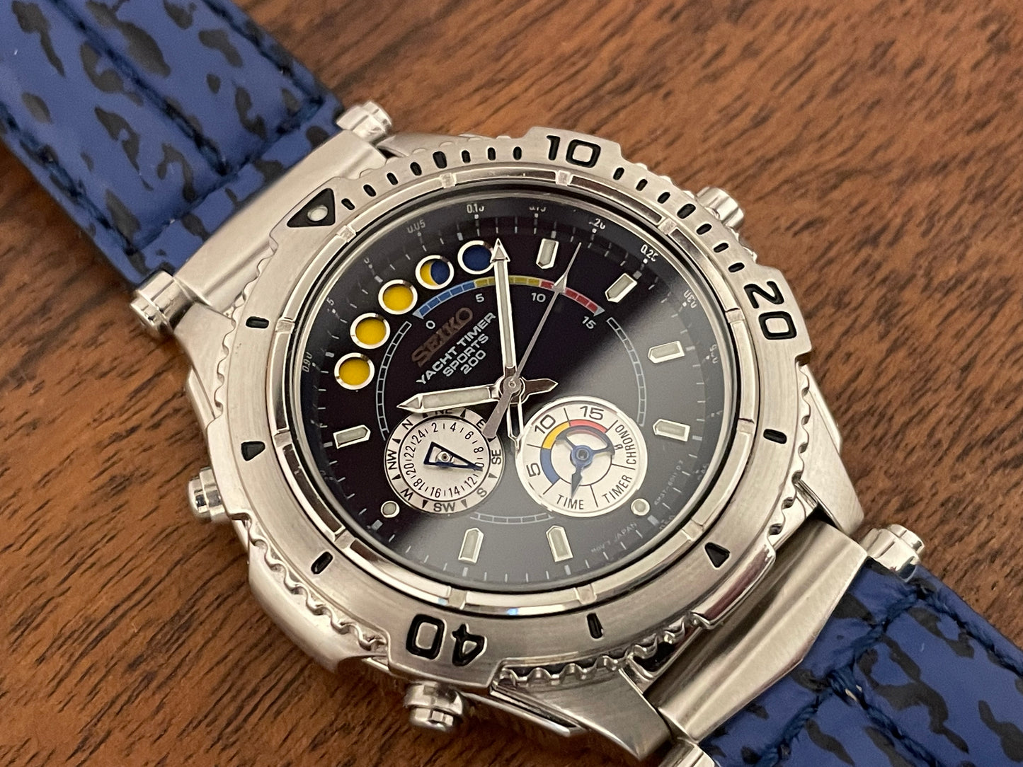 (1995) Seiko 6M37-6010 Yacht Timer "dancing hands" Sports 200 - blue sunburst dial (NOS)