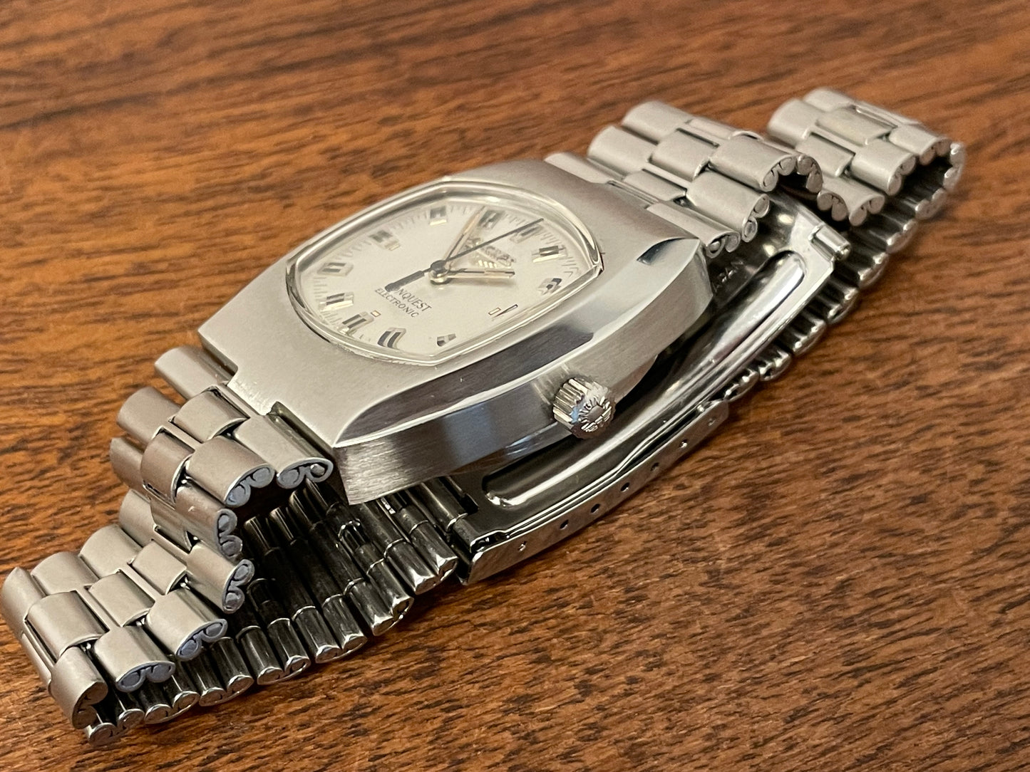 (1970s) Longines Conquest Electronic /w unmarked movement cal. 9154 - silver brushed dial (serviced)