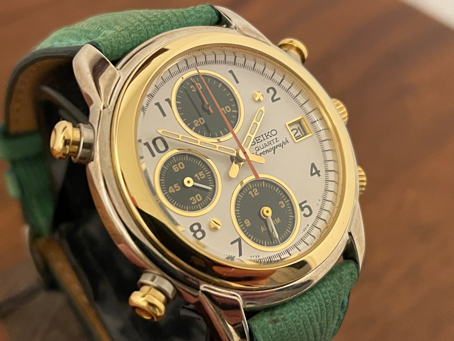 (1992) Seiko 7T32-6D40 Quartz big pusher chronograph - bi-color case - white dial w/ green subdials (NOS)