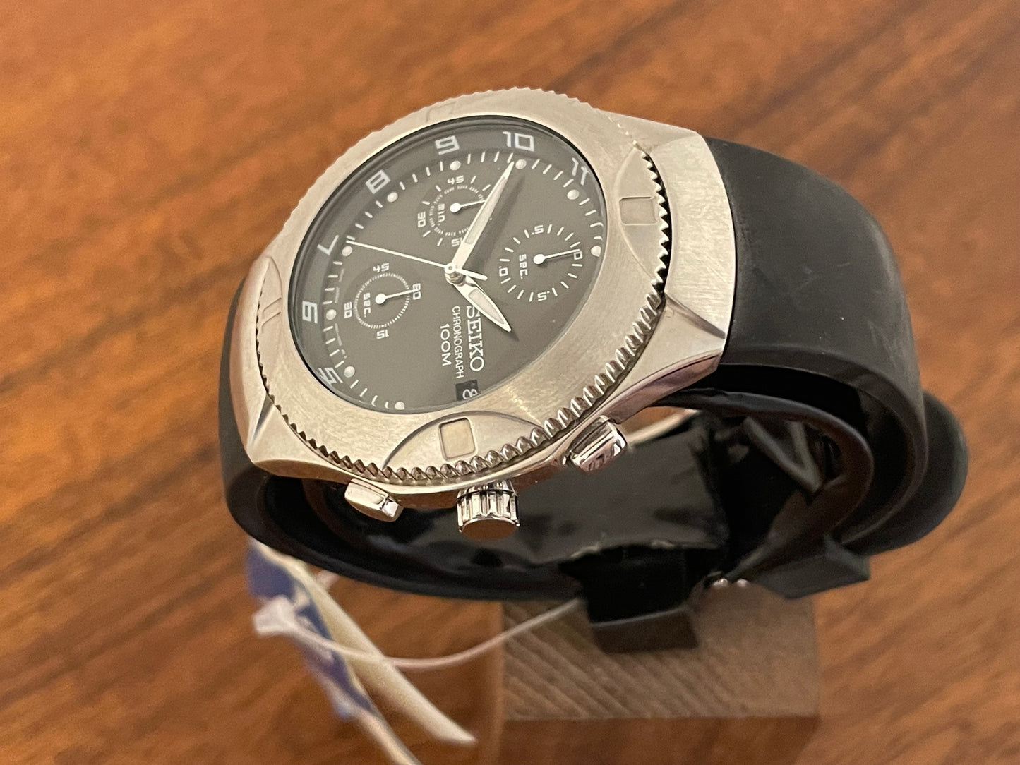 (2001) Seiko V657-0C90 Chronograph 100m on rubber strap - dark grey sunburst dial (NOS)