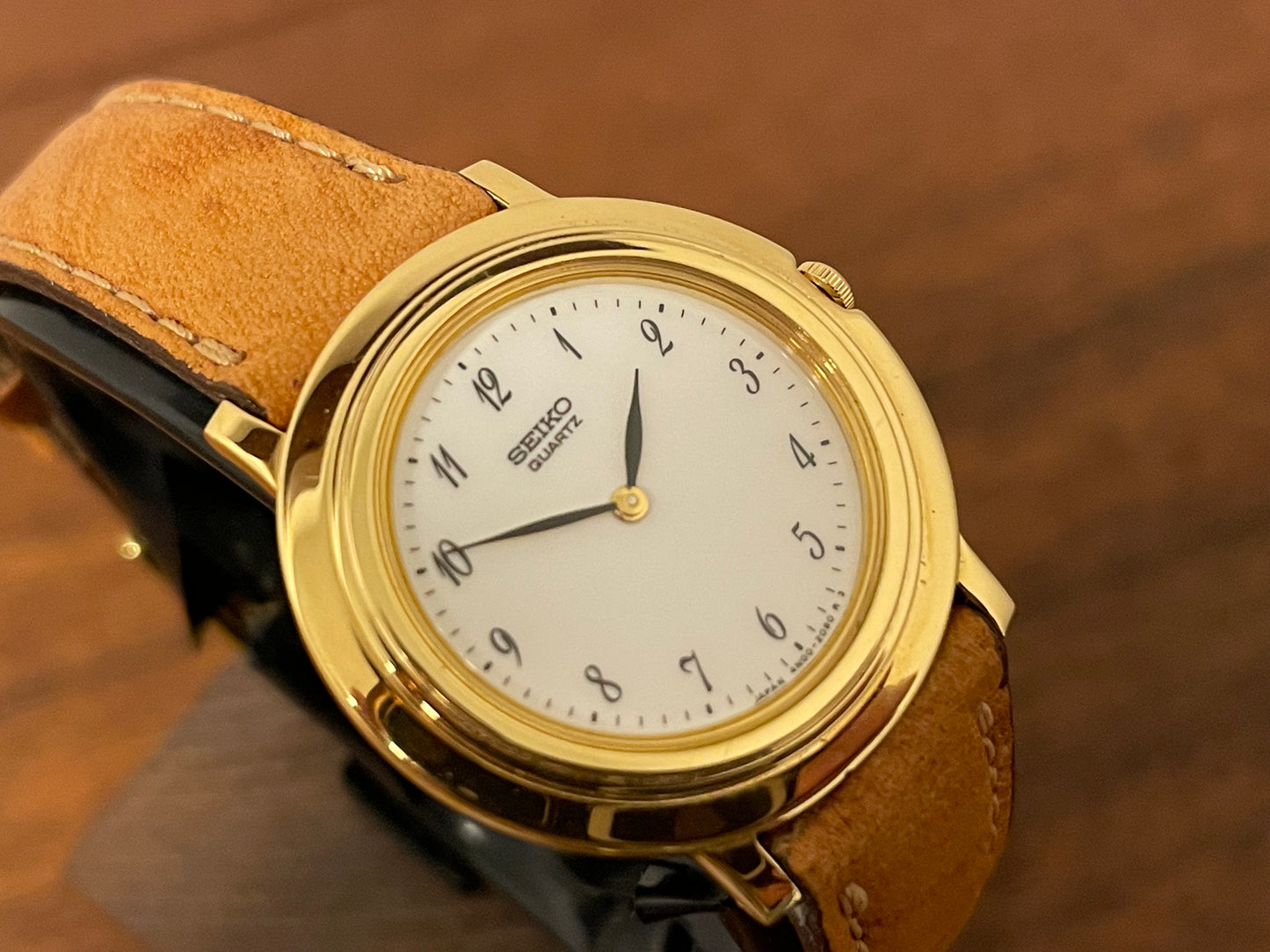(1992) Seiko 4N00-0630 dress watch - white dial w/ Arabic numerals & leaf hands - small size (NOS)