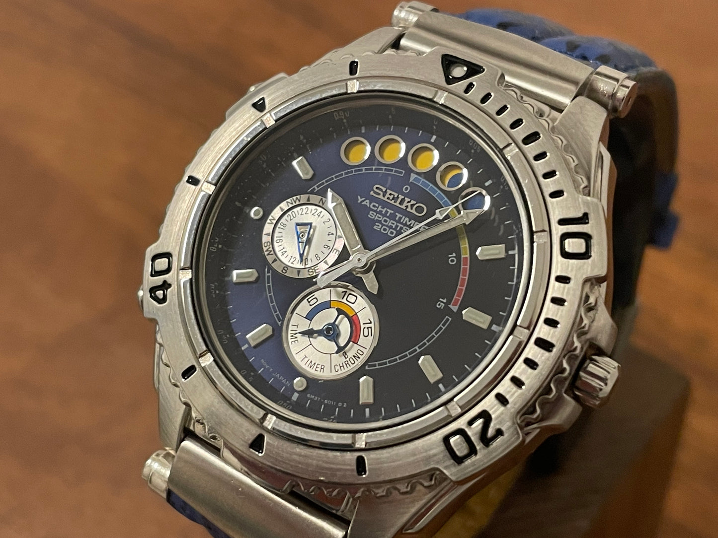 (1995) Seiko 6M37-6010 Yacht Timer "dancing hands" Sports 200 - blue sunburst dial (NOS)
