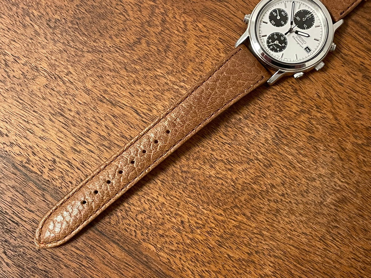 (1992) Seiko 7T32-6D80 Quartz chronograph - "Panda" silver dial w/ black subdials (NOS)