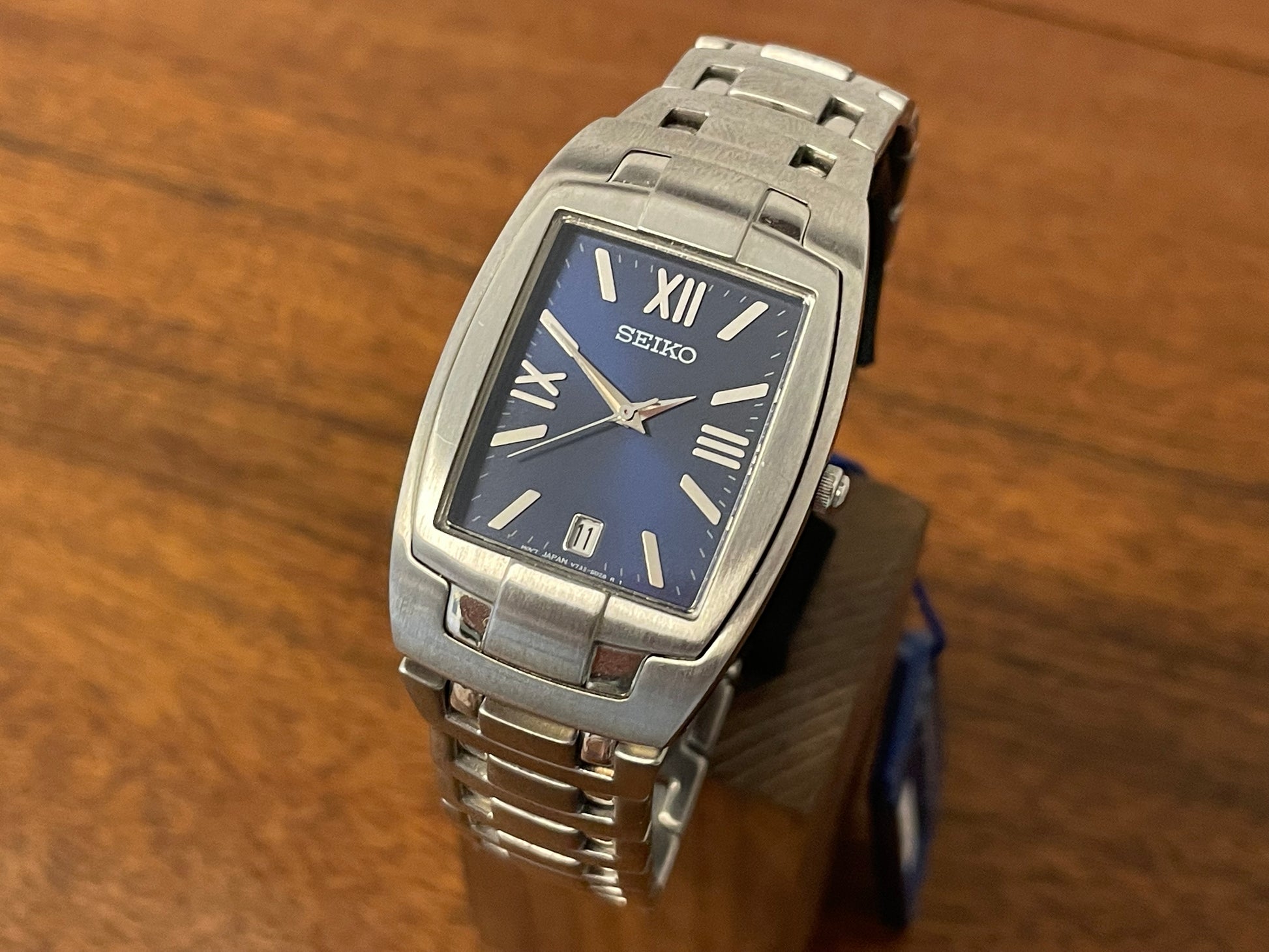New old stock Seiko V732-5B70 "Tank" - integrated bracelet from 1999