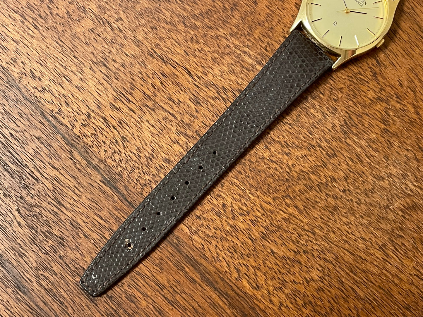 (1987) Citizen 37-9085-82 dress watch - gold colored case w/ champagne dial (NOS)