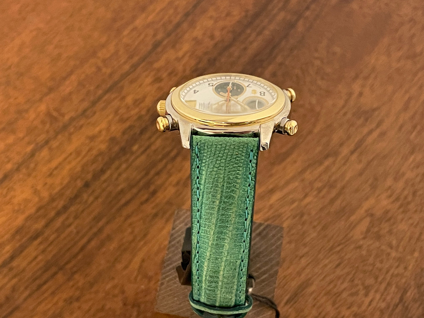 (1992) Seiko 7T32-6D40 Quartz big pusher chronograph - bi-color case - white dial w/ green subdials (NOS)