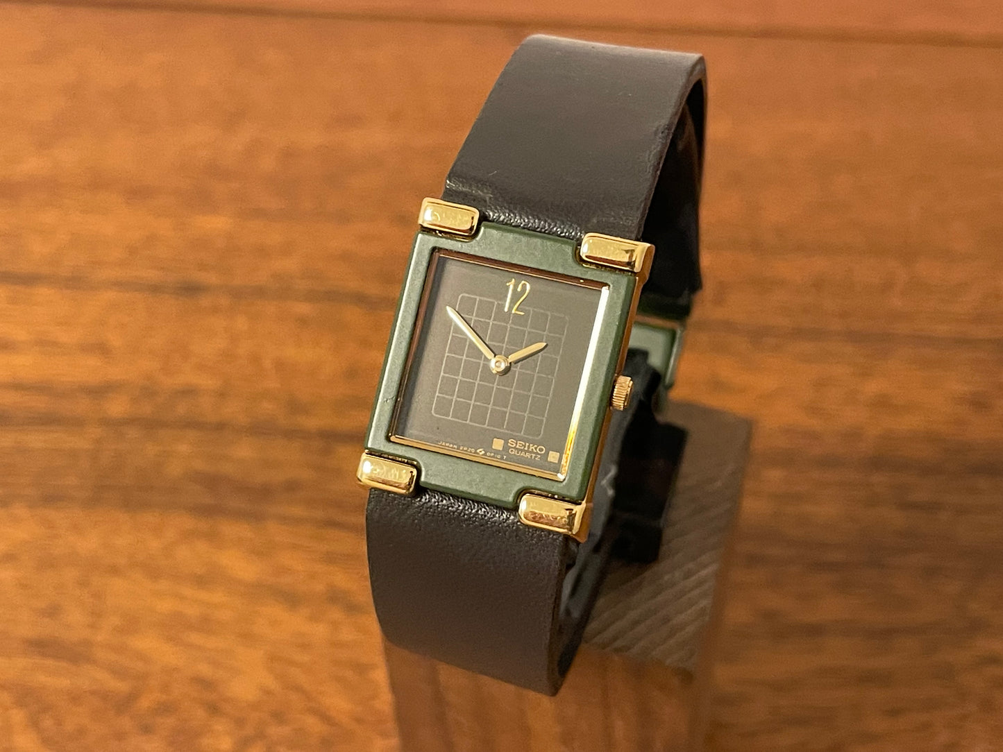 (1995) Seiko 2P20-5D00 Quartz "Tank" dress watch - moss green dial w/ grid pattern - small size (NOS)