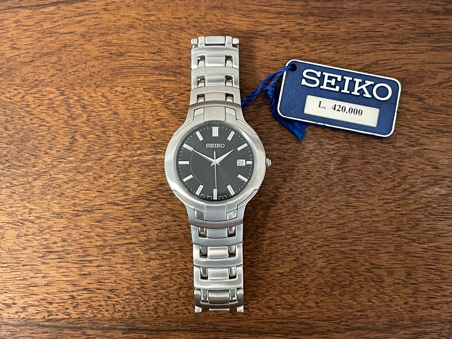 (1999) Seiko V732-0M50 - integrated bracelet - dark grey sunburst dial w/ silver markers (NOS)