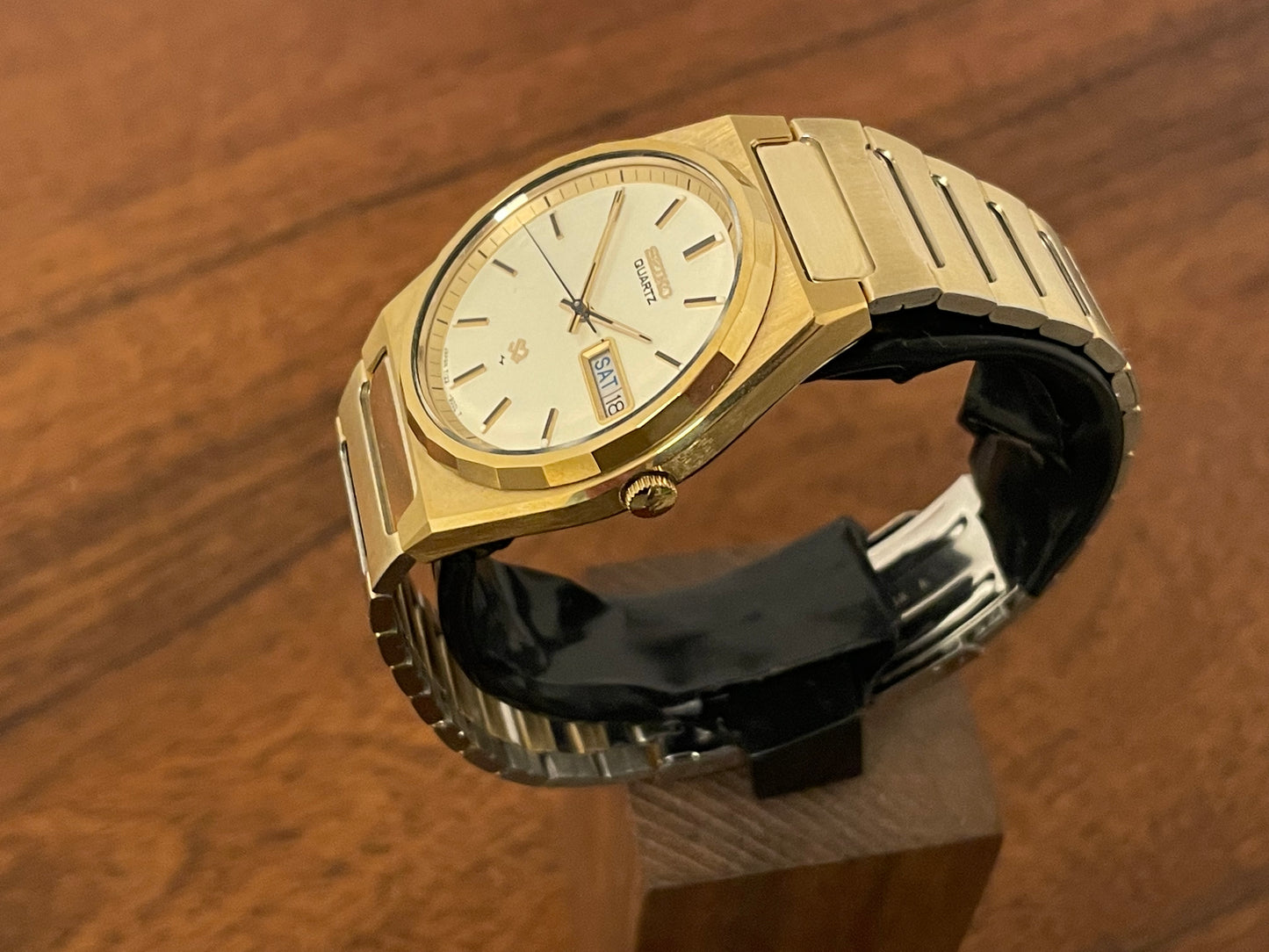 (1988) Seiko 7123-9000 SQ gold colored case with integrated bracelet (serviced)