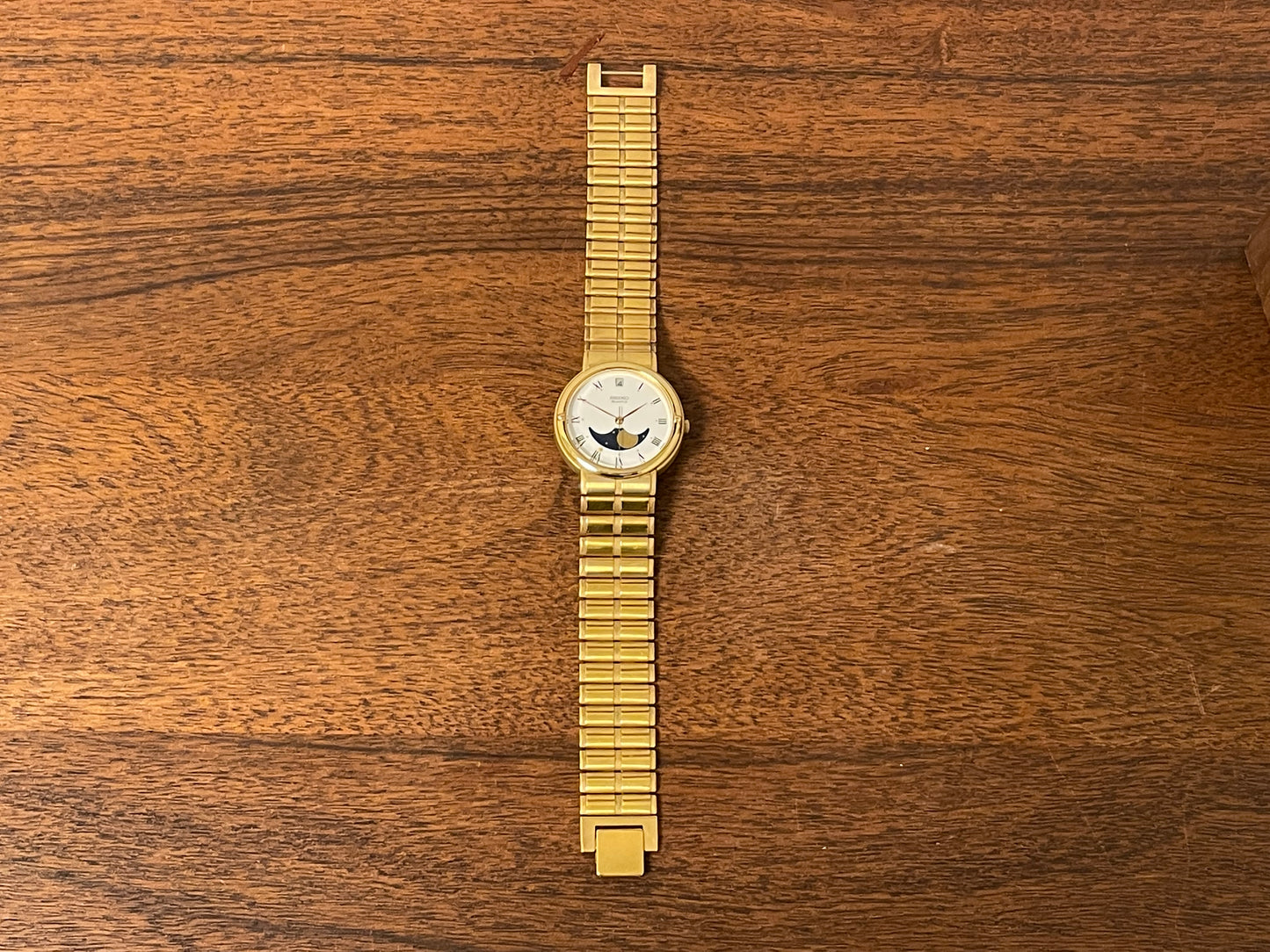 (1986) Seiko 7434-6070 gold colored dress watch - linen dial w/ moon phase