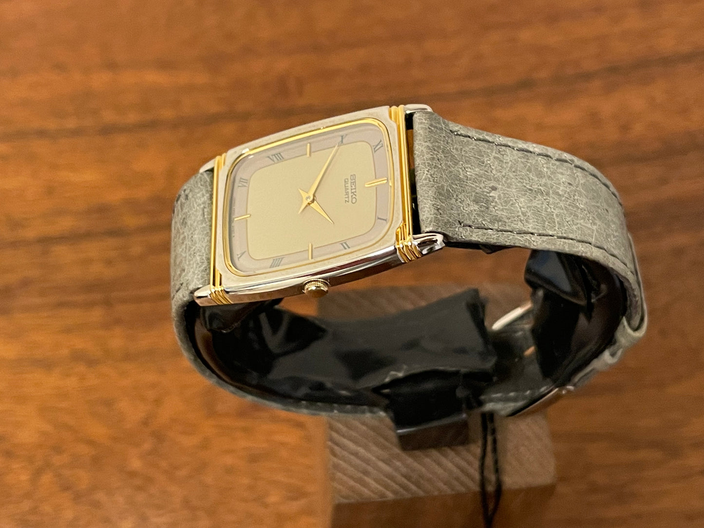 (1996) Seiko 5P30-5200 Quartz "Tank" dress watch - beige dial w/ Roman numerals (NOS)