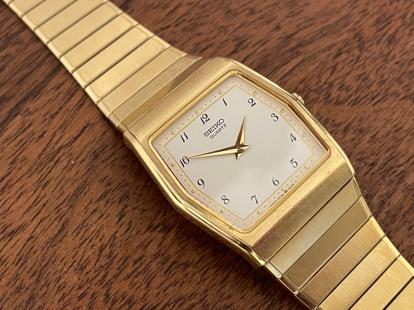 (1996) Seiko 5P30-5F30 gold colored hexagon case dress watch