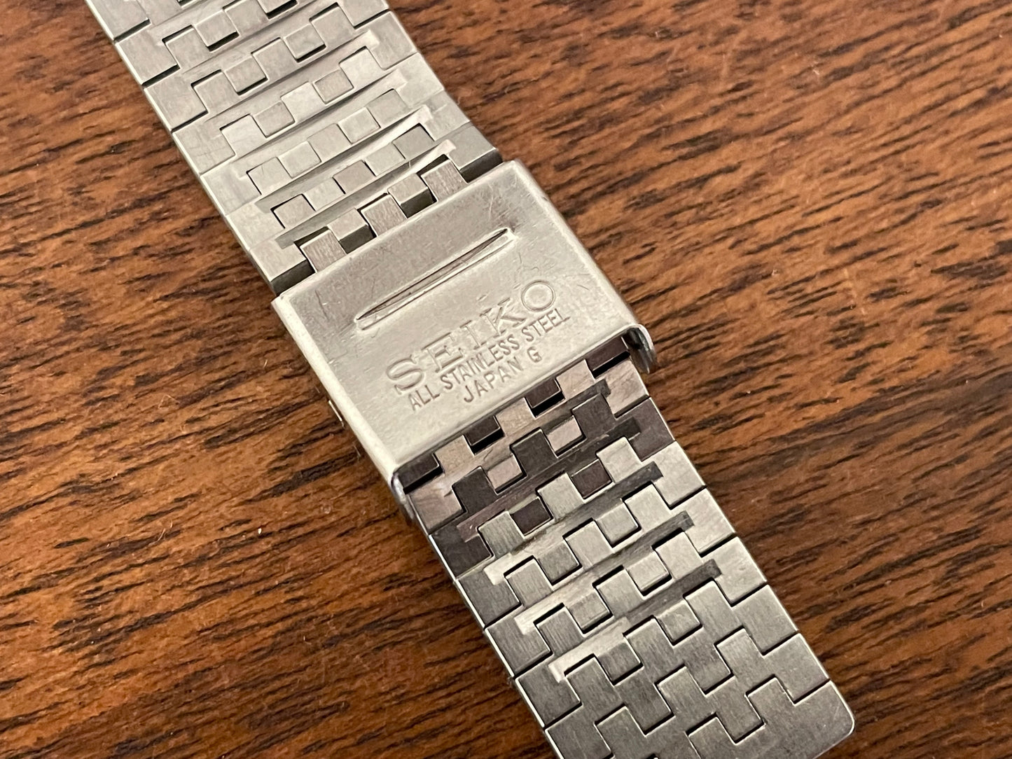 (1989) Seiko 8223-5160 Quartz SQ "TV dial" (serviced)