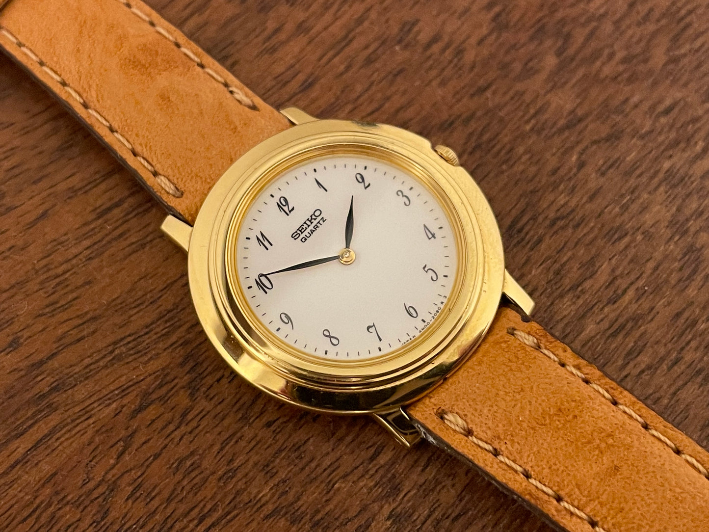 (1992) Seiko 4N00-0630 dress watch - white dial w/ Arabic numerals & leaf hands - small size (NOS)
