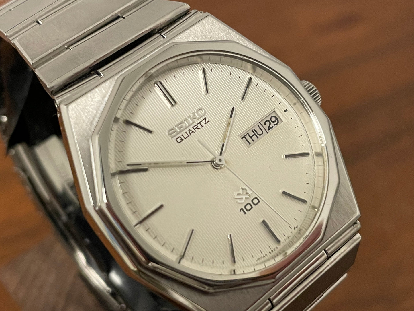 (1984) Seiko 6923-7080 Quartz SQ 100 dodecagon bezel - white waffle dial