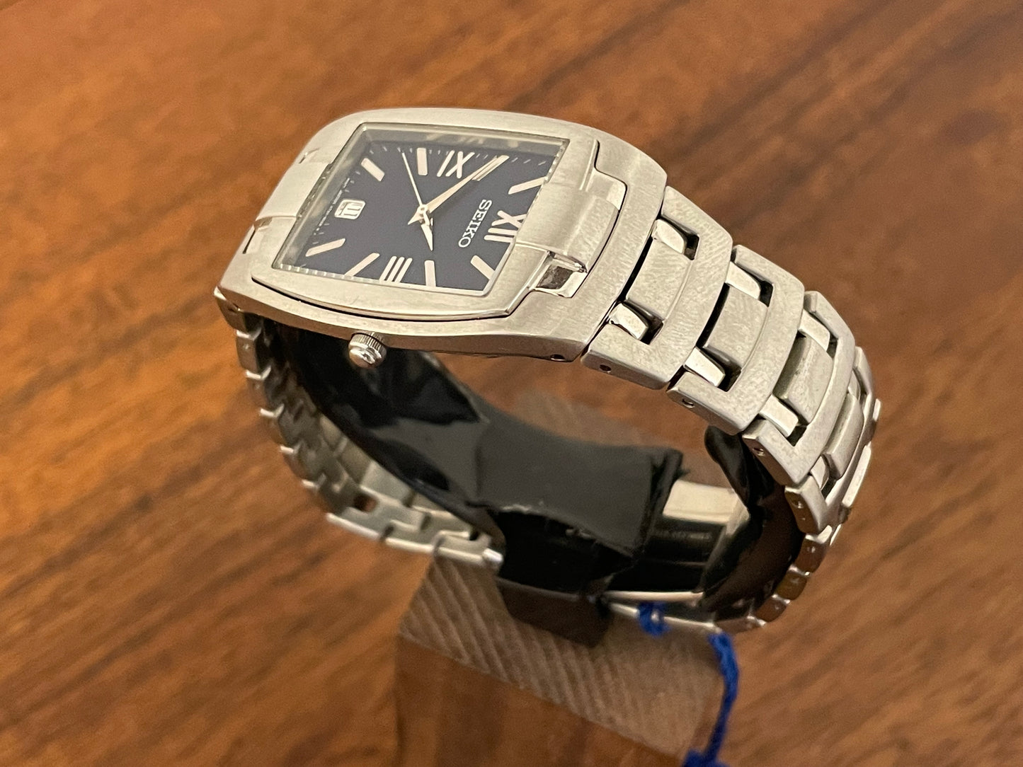 (1999) Seiko V732-5B70 "Tank" - integrated bracelet - blue sunburst dial w/ Roman numerals (NOS)