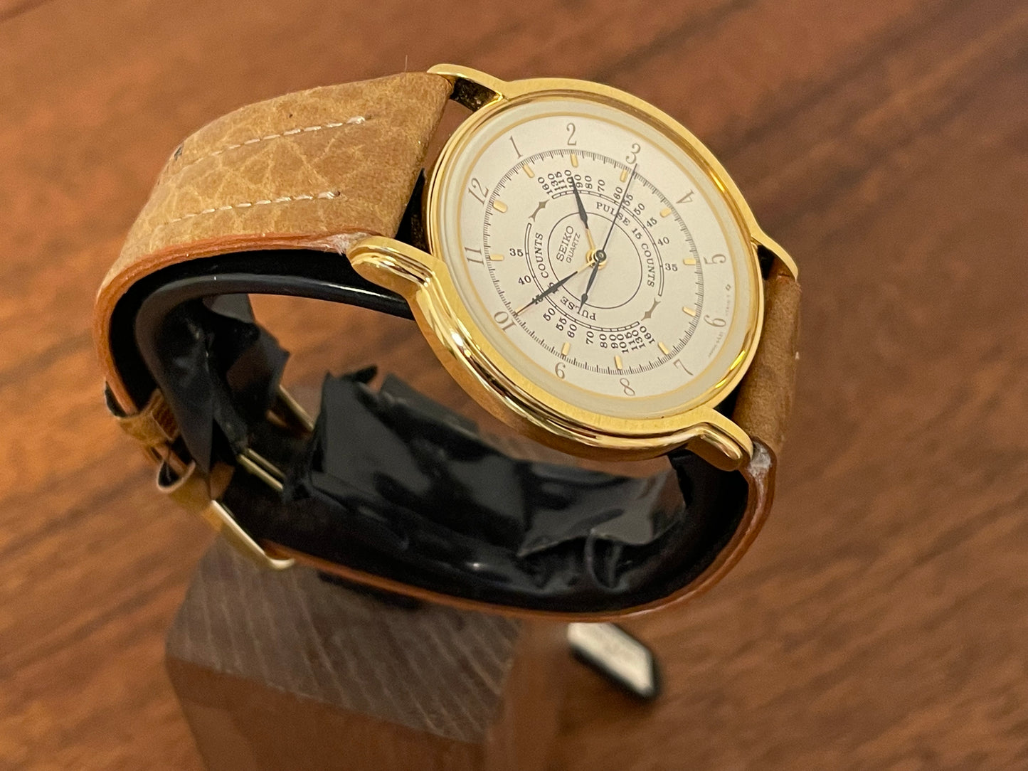 (1989) Seiko 5S21-7A10 Quartz medial pulsation - cream dial w/ gold Arabic numerals (NOS)