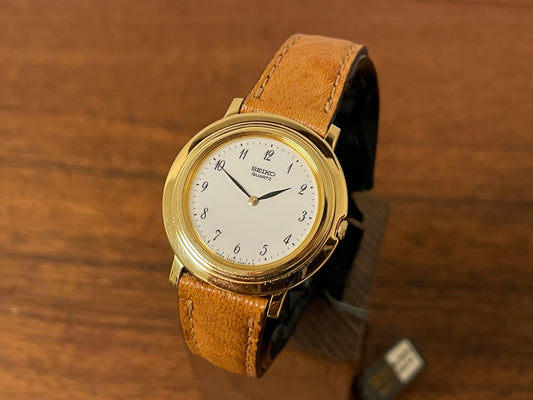 Front side Seiko 4N00-0630 dress watch - white dial w/ Arabic numerals & leaf hands - small size (NOS)