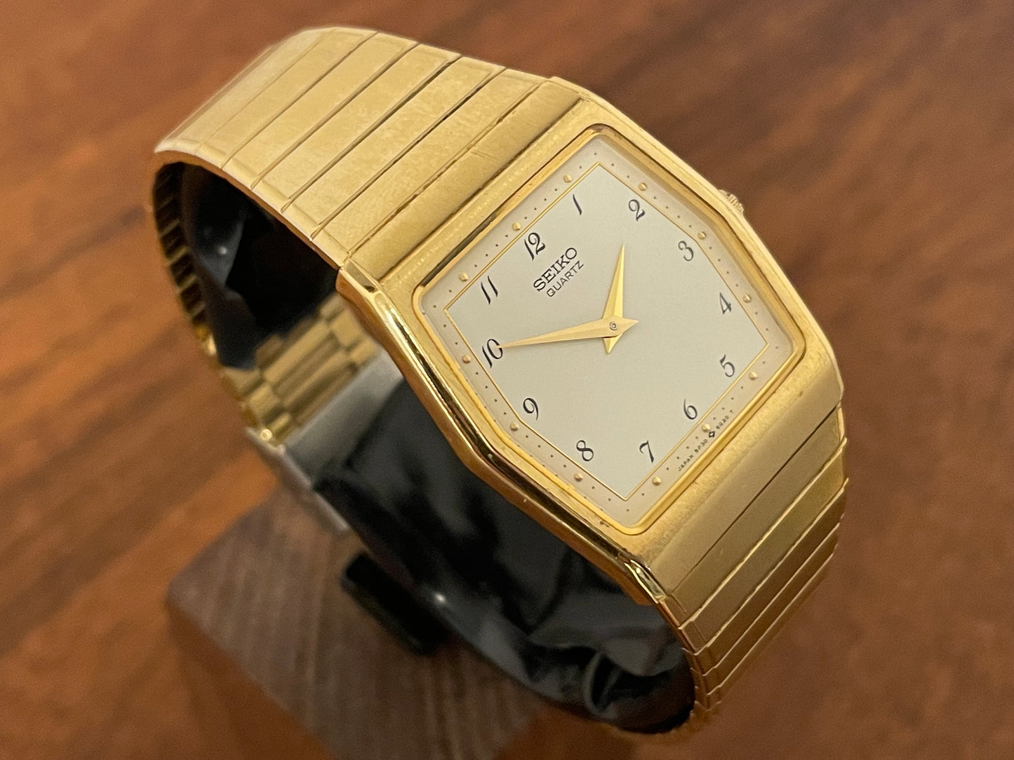 (1996) Seiko 5P30-5F30 gold colored hexagon case dress watch