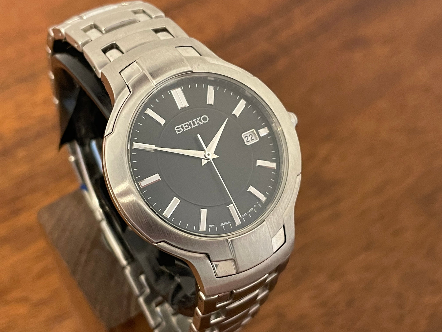 (1999) Seiko V732-0M50 - integrated bracelet - dark grey sunburst dial w/ silver markers (NOS)