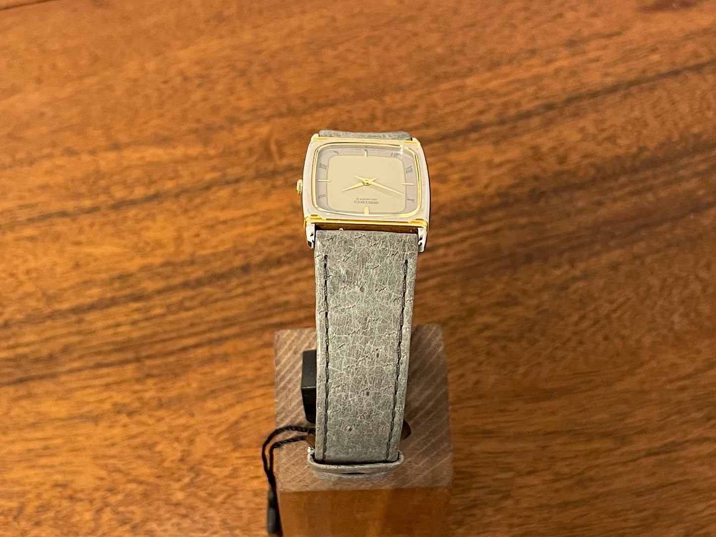 (1996) Seiko 5P30-5200 Quartz "Tank" dress watch - beige dial w/ Roman numerals (NOS)