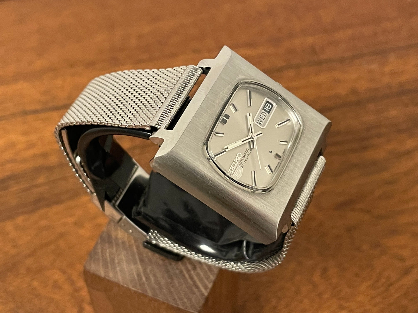 (1972) Seiko 5 Automatic 6119-5401 "TV" dial, square case with silver dial (full service)