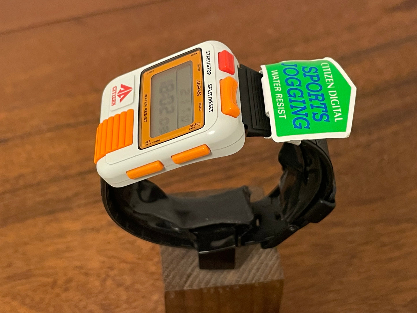 (1986) Citizen Sports Jogging digital Bullhead D050 - white & orange case (NOS)