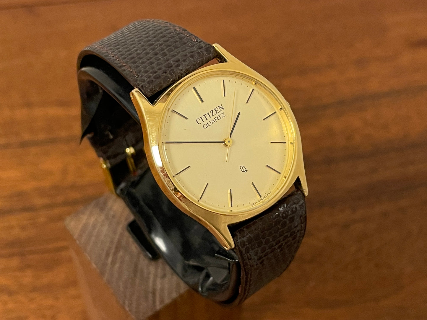 (1987) Citizen 37-9085-82 dress watch - gold colored case w/ champagne dial (NOS)