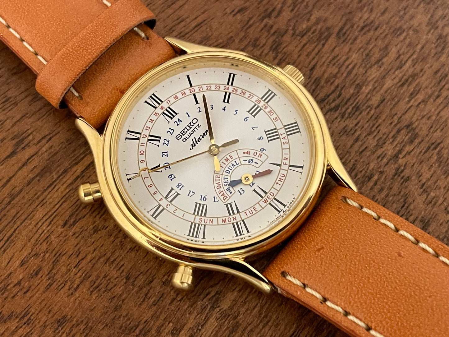 (1999) Seiko 8M15-9000 Quartz Alarm " dancing hands" - gold case w/ white dial (NOS)