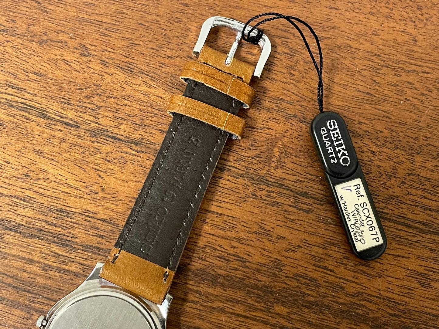 (1988) Seiko 5Y22-7010 Quartz SQ dress watch - black dial w/ 180° arc date window (NOS)