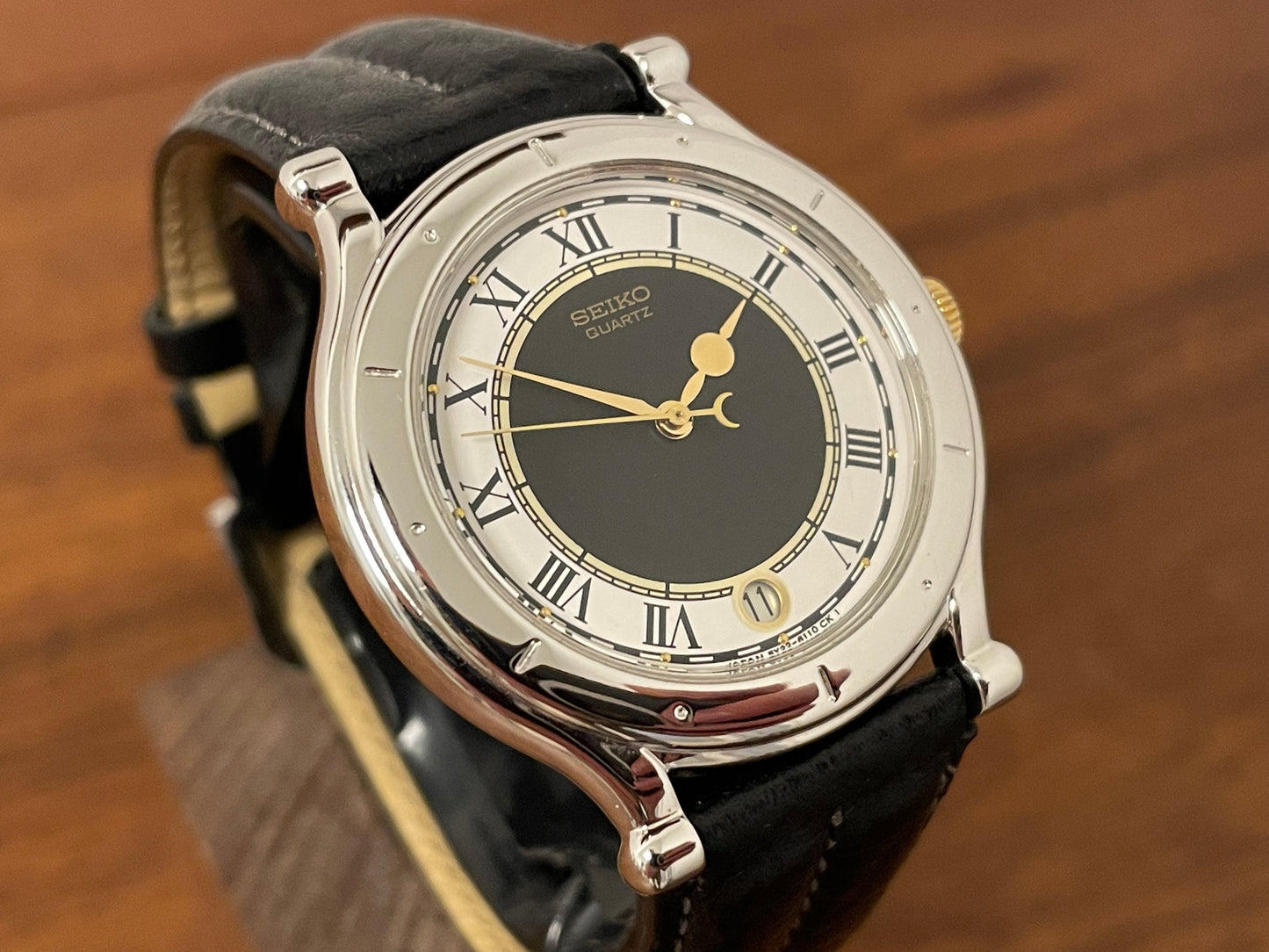 (1990) Seiko 5Y22-6050 Age of Discovery dress watch - dark grey/white bullseye dial with Roman numerals (NOS)