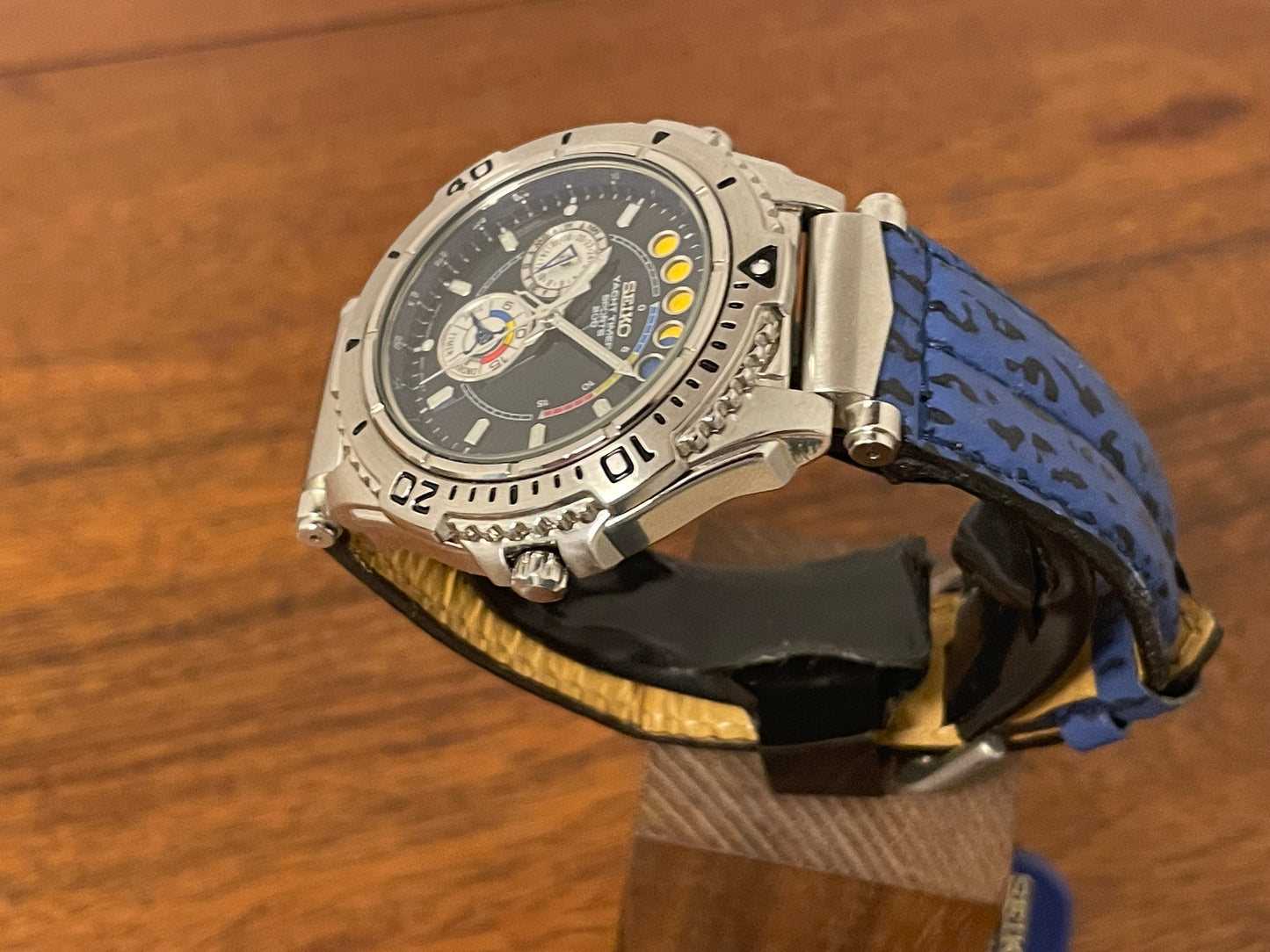 (1995) Seiko 6M37-6010 Yacht Timer "dancing hands" Sports 200 - blue sunburst dial (NOS)