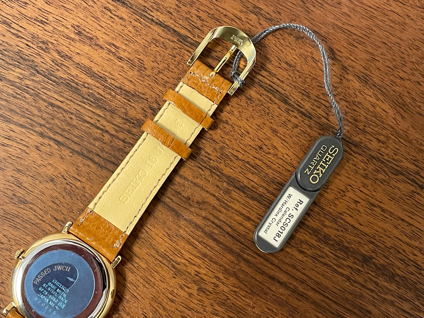 (1989) Seiko 6F25-6040 Quartz pointer date - white dial w/ Roman numerals (NOS)