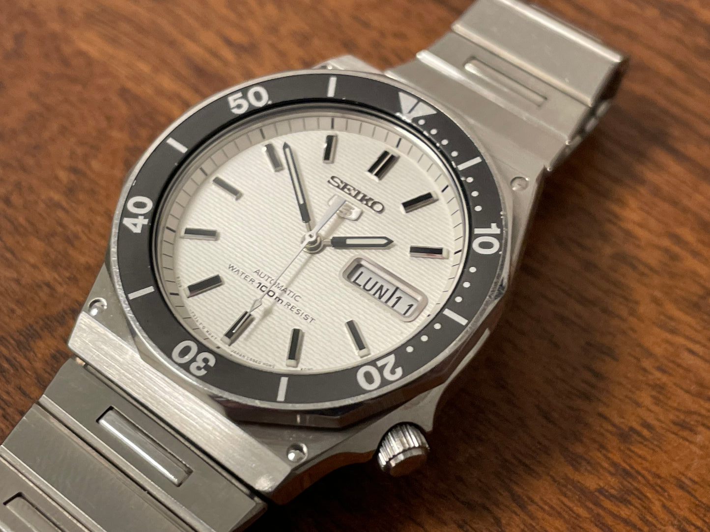 (1983) Seiko 5 automatic 6309-7300 diver dodecagon bezel - white waffle dial (serviced)