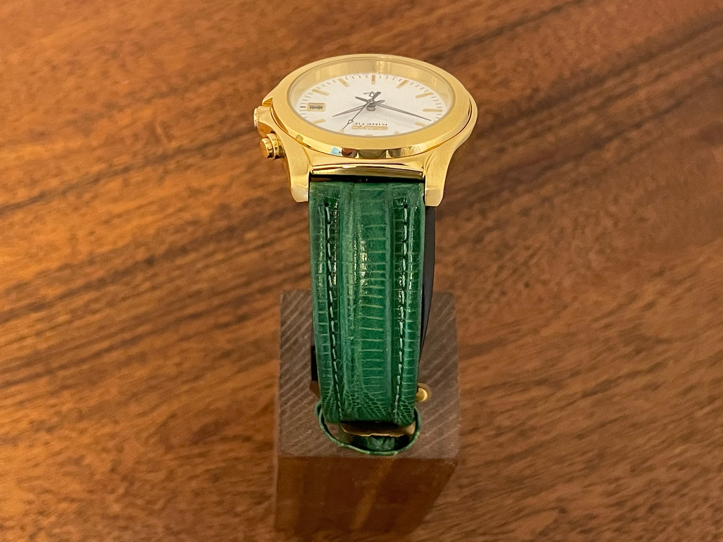(1994) Seiko 5M22-7B00 Kinetic gold case - white dial w/ gold markers (NOS)