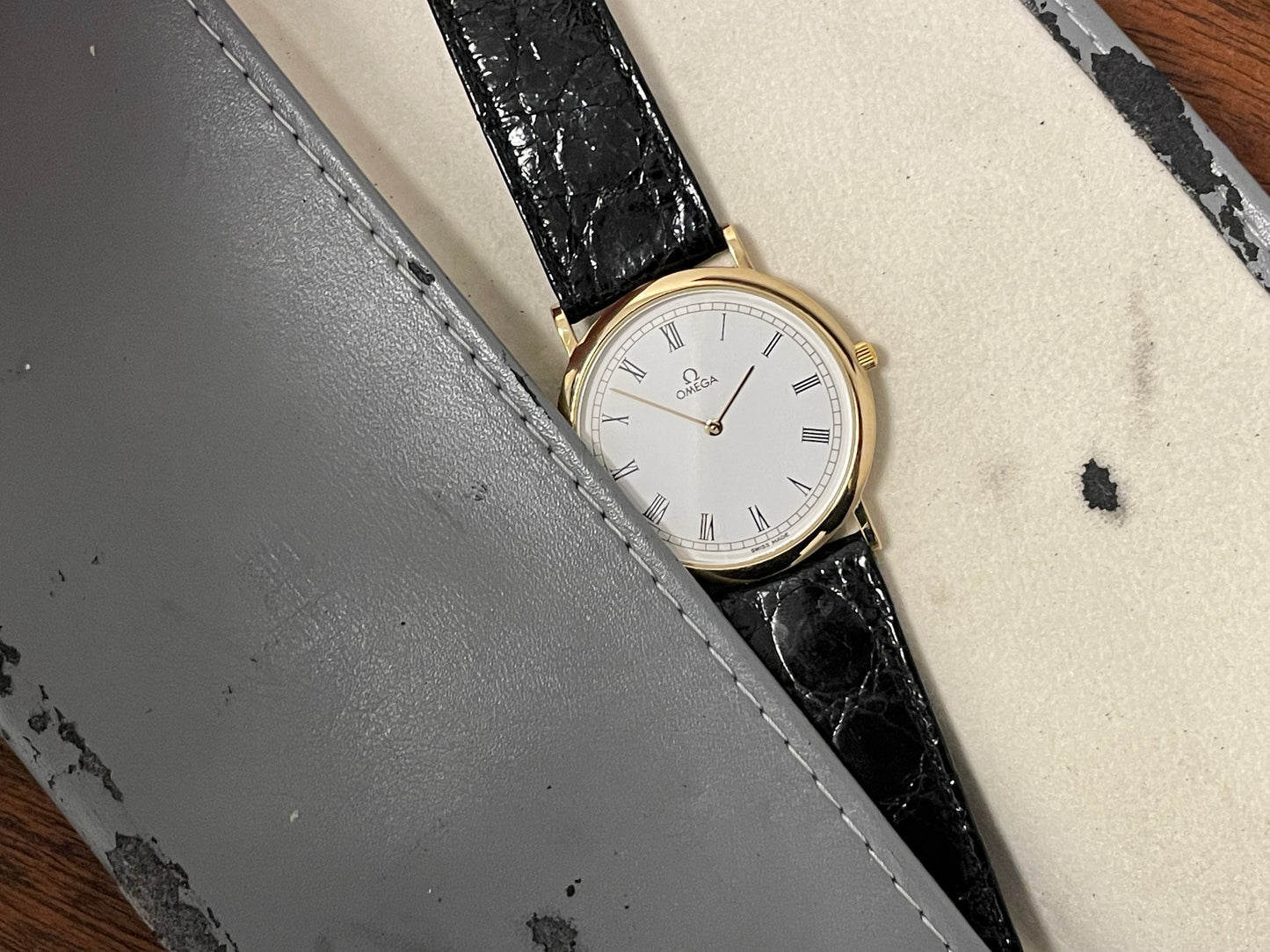 (1990s) Omega De Ville 195.0075 ultra thin dress watch - Cal. 1378 - cream dial w/ Roman numerals (NOS)