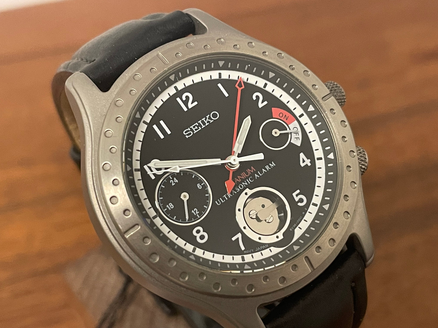 (1997) Seiko 8V36-0010 Titanium Ultrasonic Alarm - black dial (NOS)