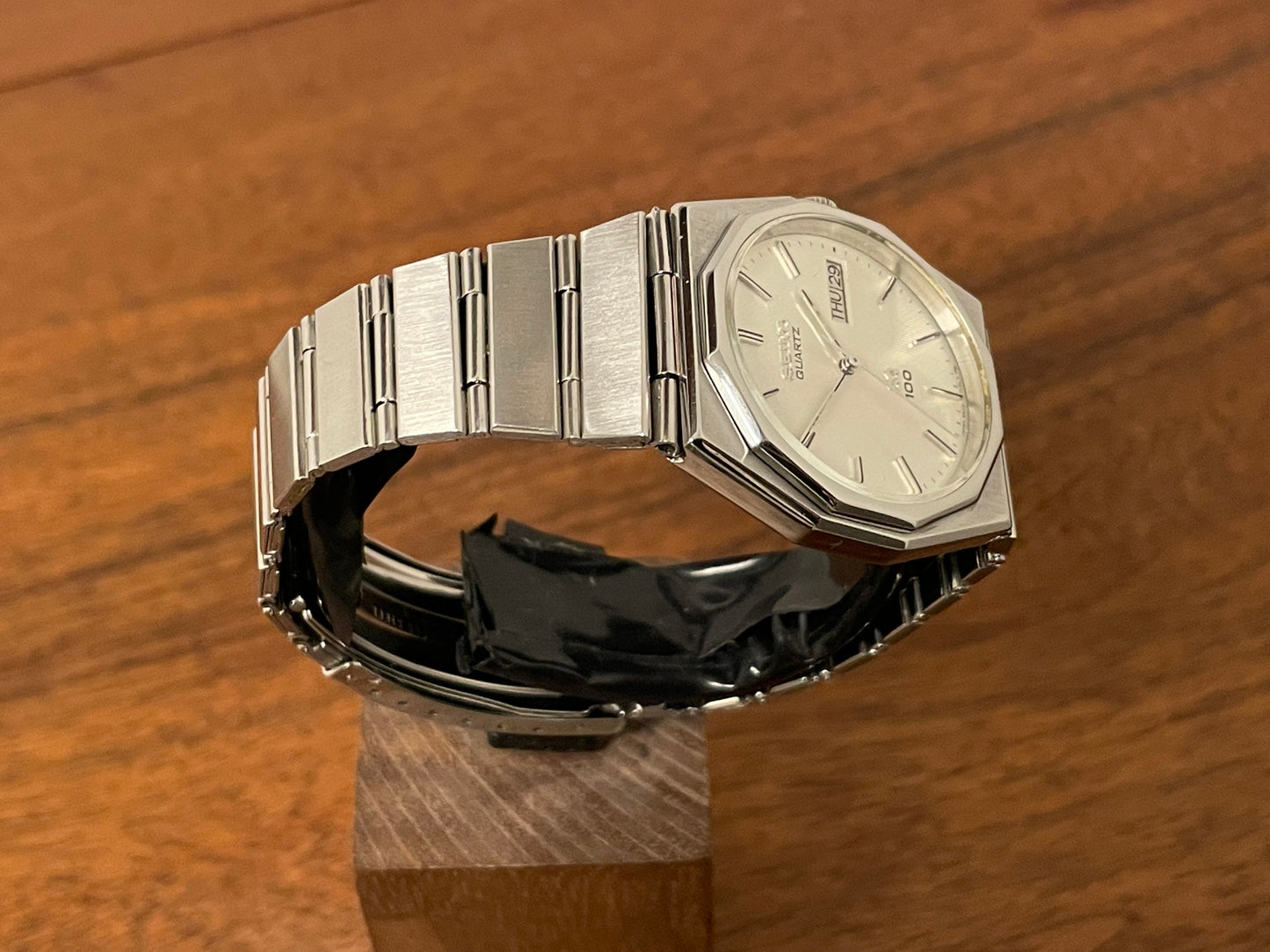 (1984) Seiko 6923-7080 Quartz SQ 100 dodecagon bezel - white waffle dial