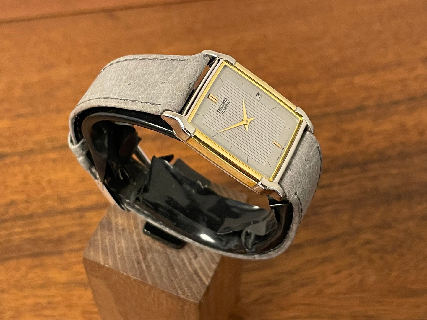 (1996) Seiko 5P39-5000 Quartz "Tank" dress watch - grey diamond dust dial w/ vertical lines (NOS)