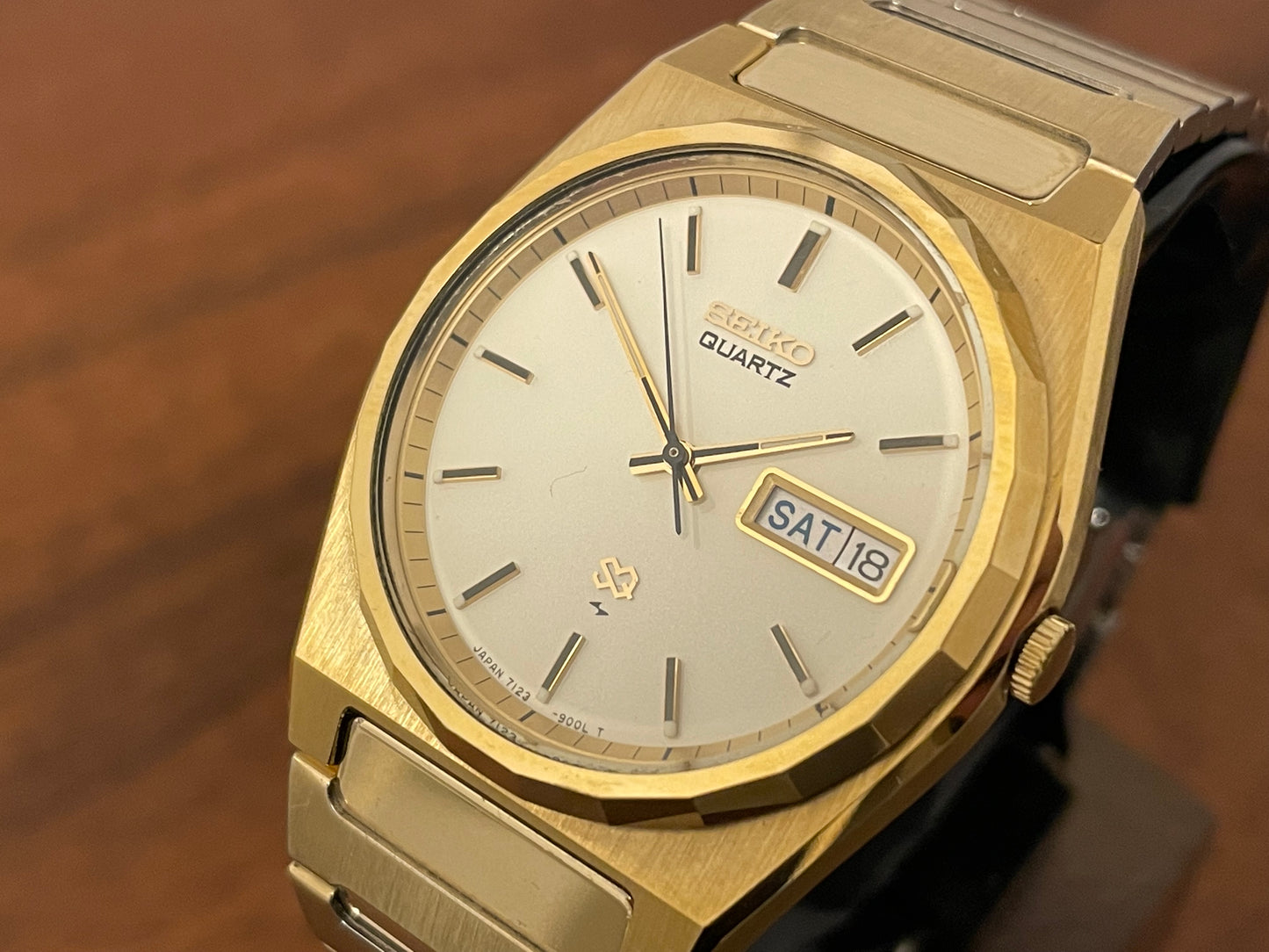 (1988) Seiko 7123-9000 SQ gold colored case with integrated bracelet (serviced)