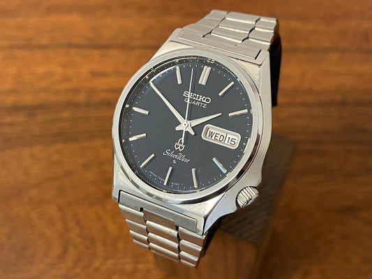 Seiko 7546-8340 SilverWave - blue vertical sunburst dial front view
