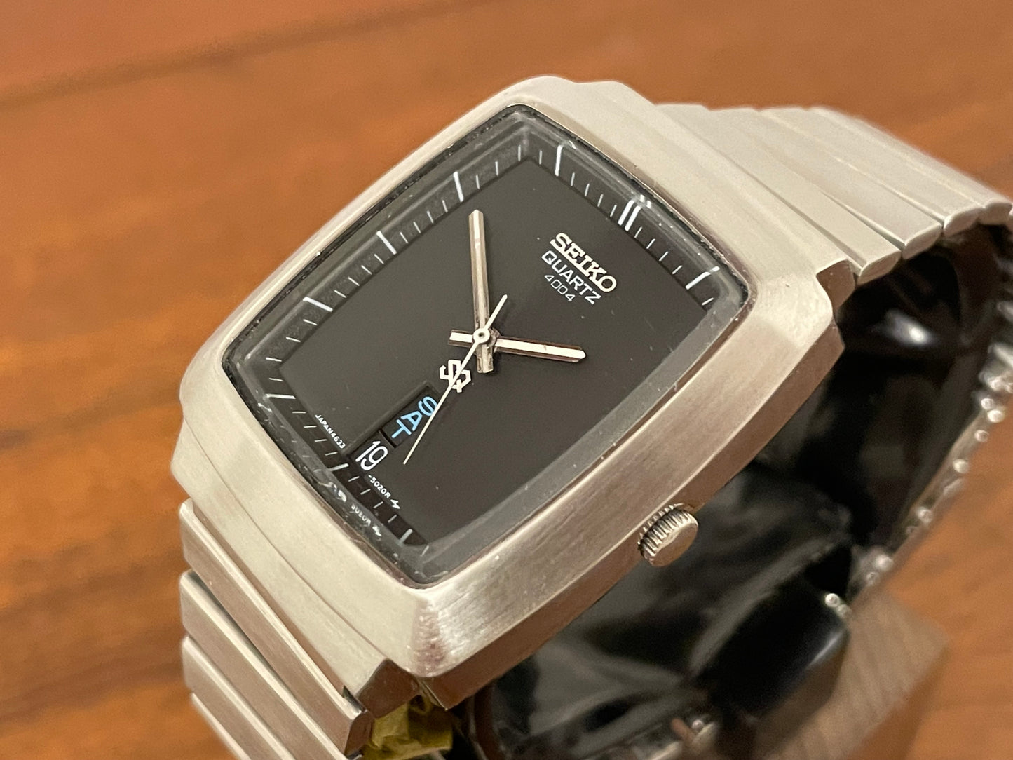 (1977) Seiko 4633-5029 Quartz 4004 - Dark grey dial (serviced)